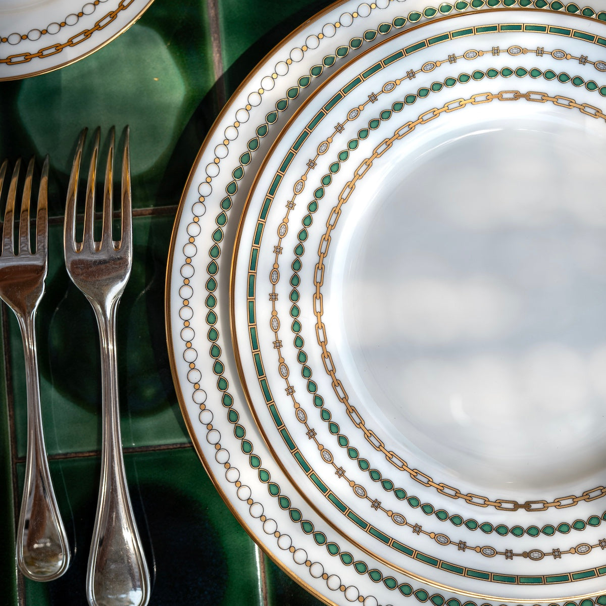 Assiette à dîner - Bijoux Émeraudes