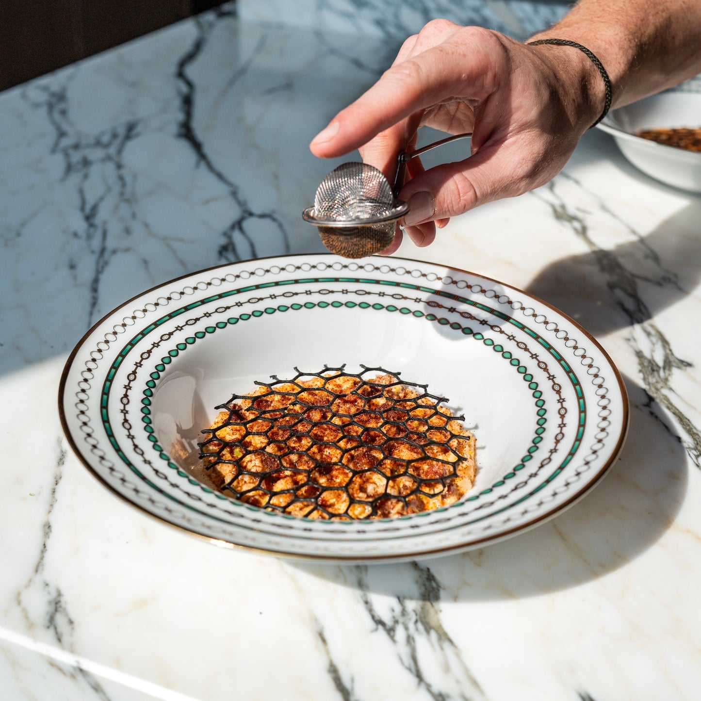 Assiette creuse - Bijoux Émeraudes