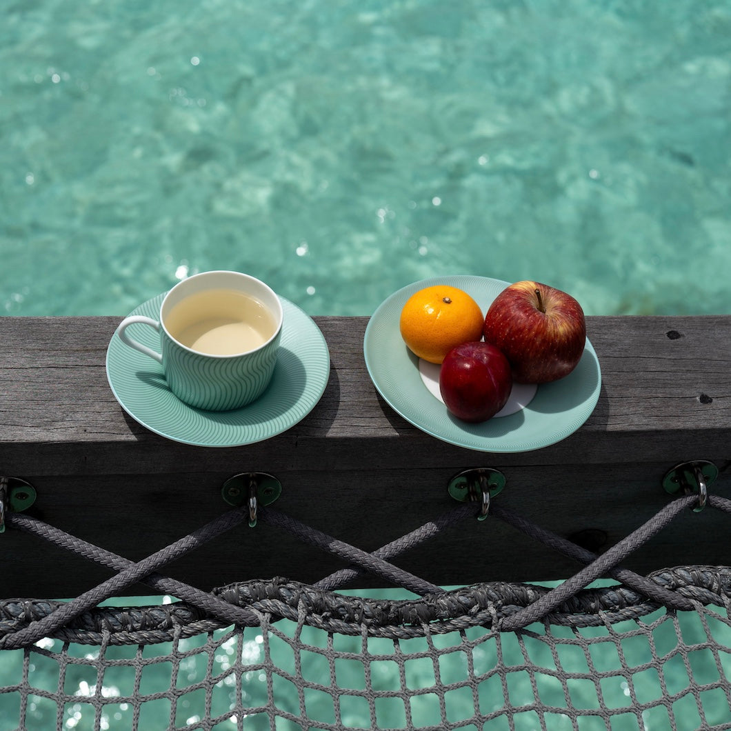 Tea cup with saucer - Illusion