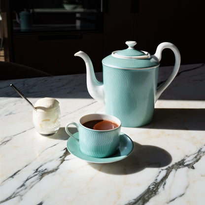 Tasse à thé avec la soucoupe - Illusion