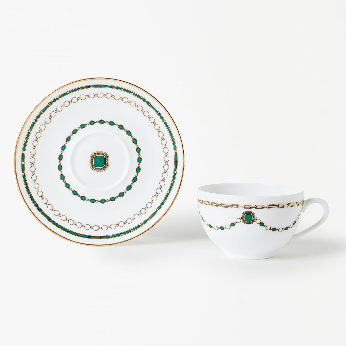 Tasse à thé avec la soucoupe - Bijoux Émeraudes