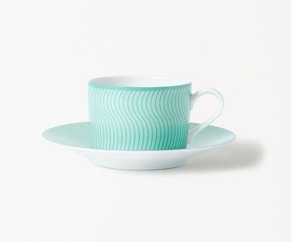 Tea cup with saucer - Illusion