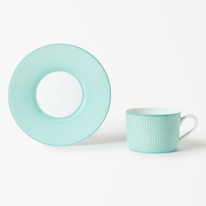 Tea cup with saucer - Illusion