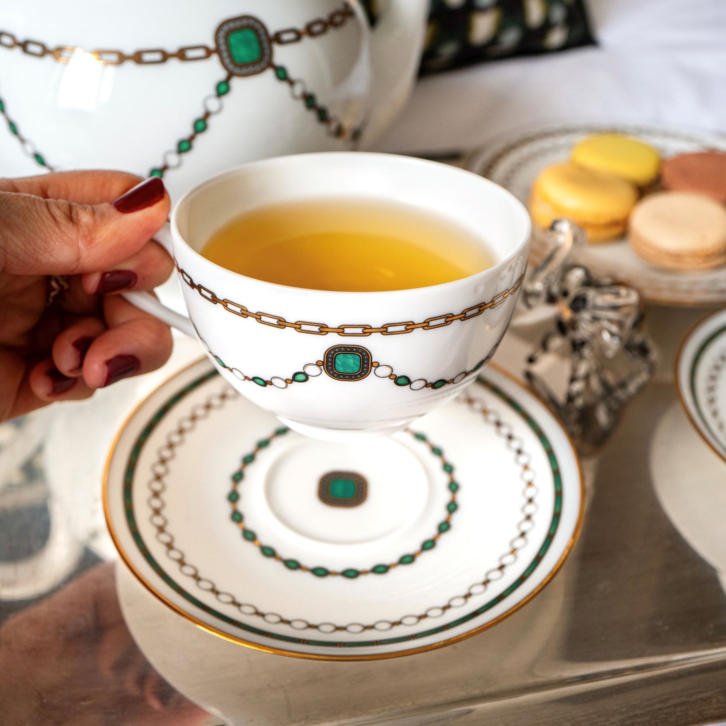 Tea cup with saucer - Emerald Jewelry